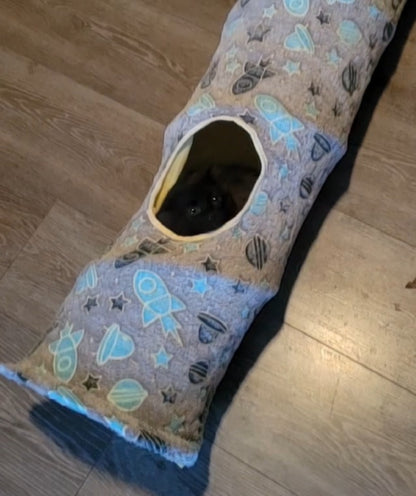 Self-Luminous Cat Tunnel